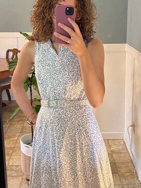 Vintage Gal Meets Glam Cream and Blue Sleeveless Floral Midi Dress